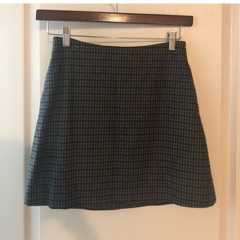 Aritzia A-Line Mini Skirt in Black and Gray Houndstooth